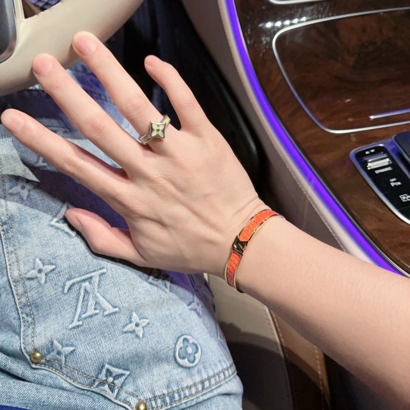 SportInspired Louis Vuitton Bracelets 251179