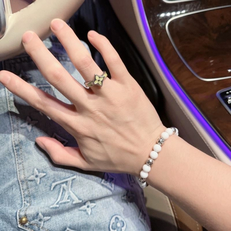 Louis Vuitton Bracelets Attractive 251154