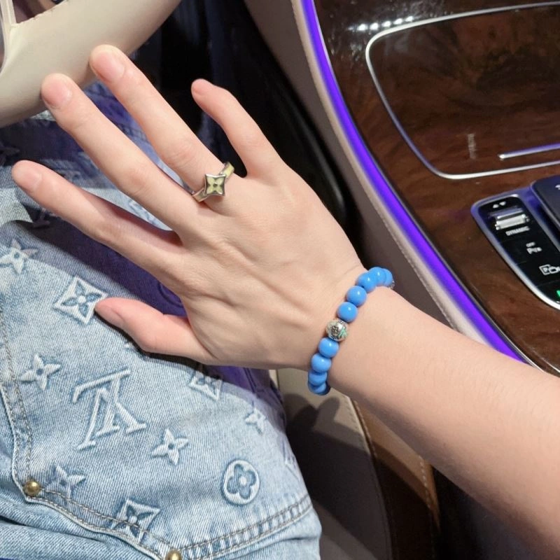 Bold Louis Vuitton Bracelets 251173