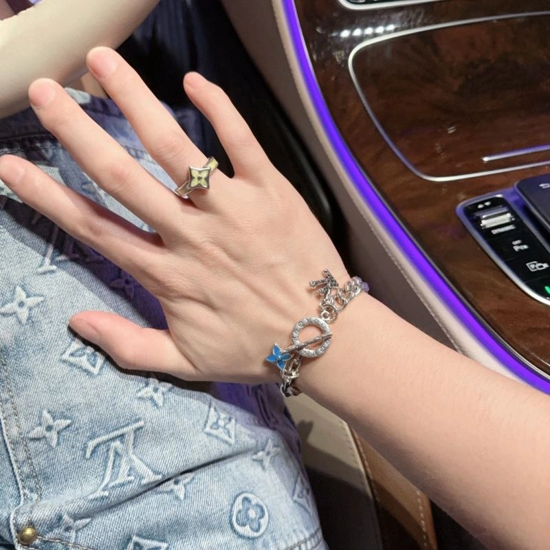 Louis Vuitton Bracelets StreetReady 251161