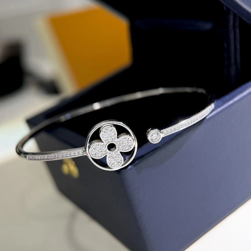 Louis Vuitton Bracelets Vibrant 251176