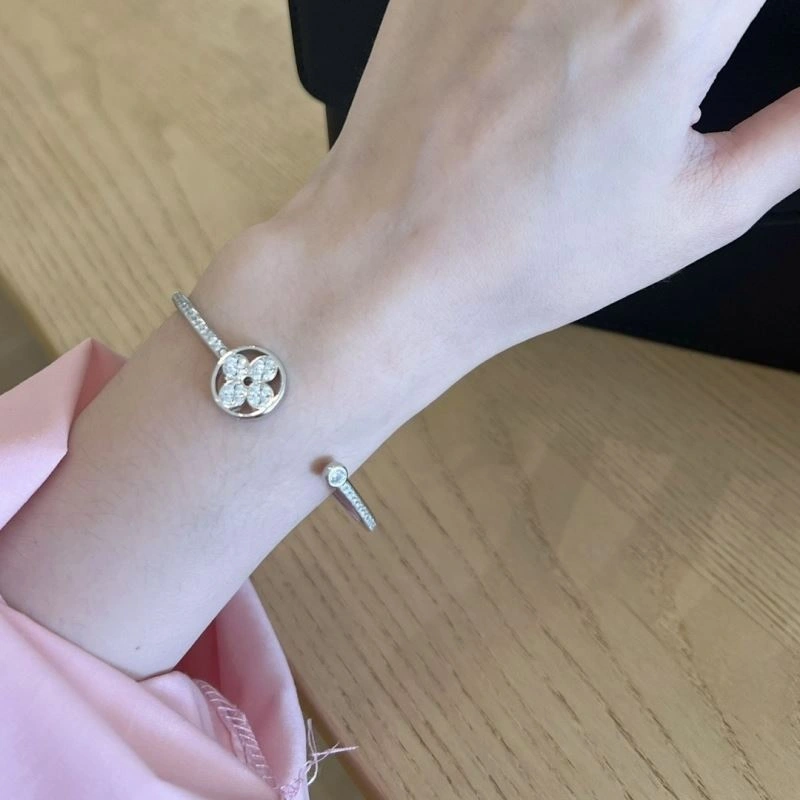 Louis Vuitton Bracelets Vibrant 251176