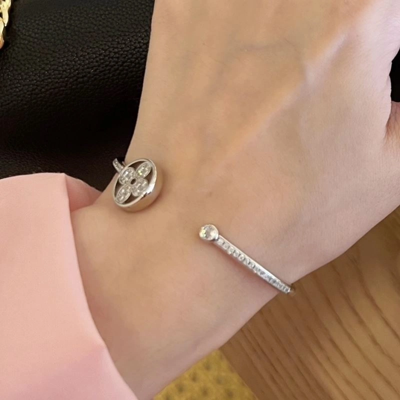 Louis Vuitton Bracelets Vibrant 251176