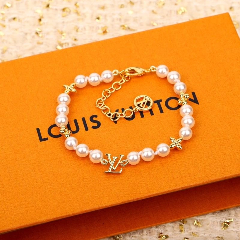 SmoothTexture Louis Vuitton Bracelets 251167