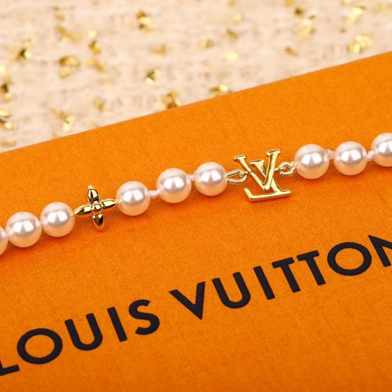 SmoothTexture Louis Vuitton Bracelets 251167