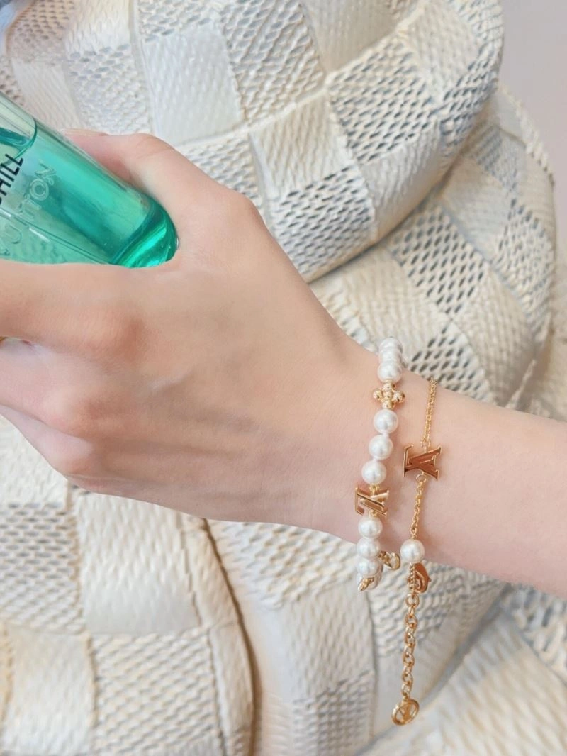 SmoothTexture Louis Vuitton Bracelets 251167