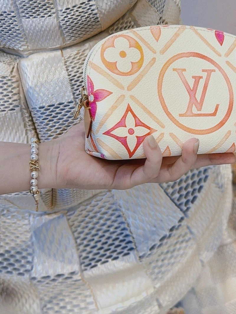 SmoothTexture Louis Vuitton Bracelets 251167