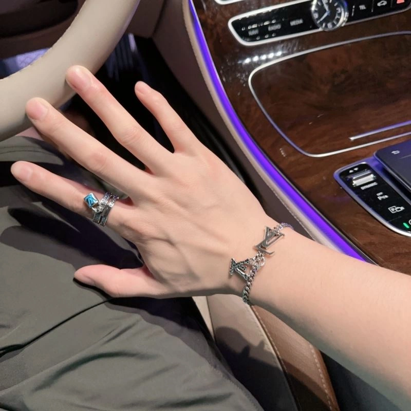 Louis Vuitton Bracelets Popular 251181