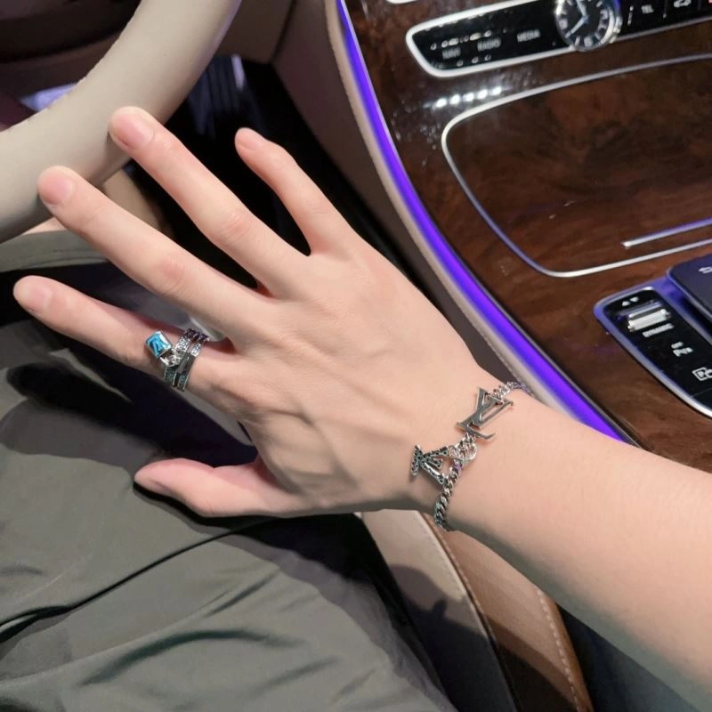 Louis Vuitton Bracelets Popular 251181