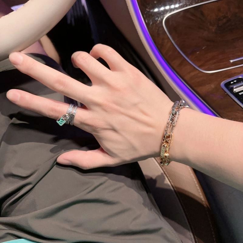 Louis Vuitton Bracelets Sporty 251169