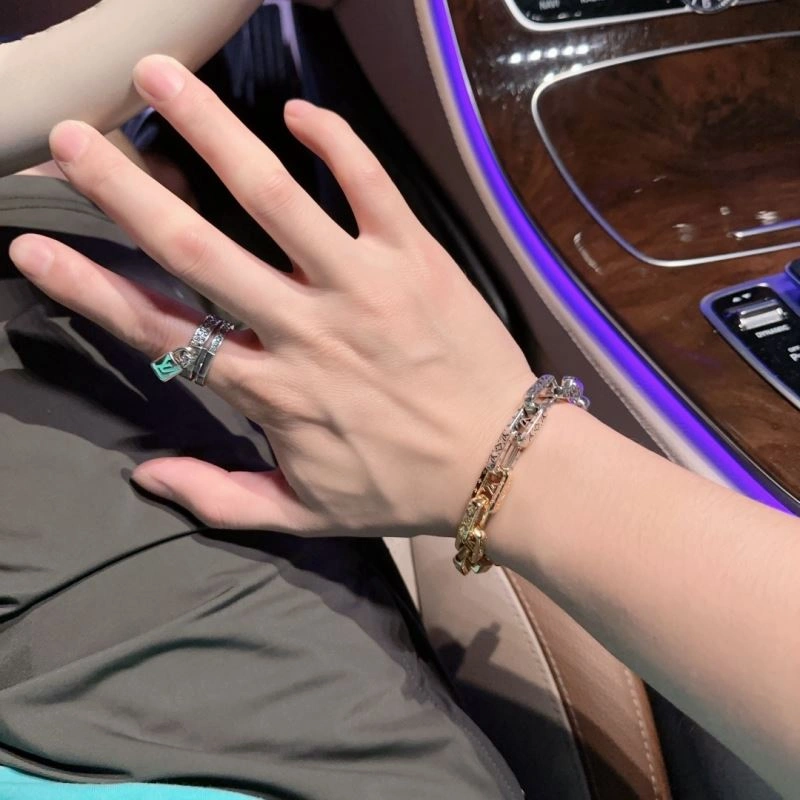 Louis Vuitton Bracelets Sporty 251169