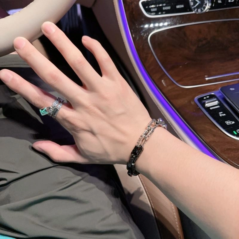 TravelReady Louis Vuitton Bracelets 251184