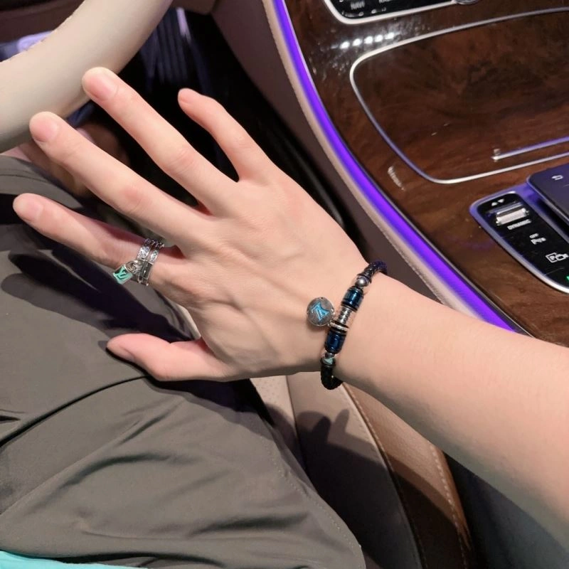 Chic Louis Vuitton Bracelets 251152
