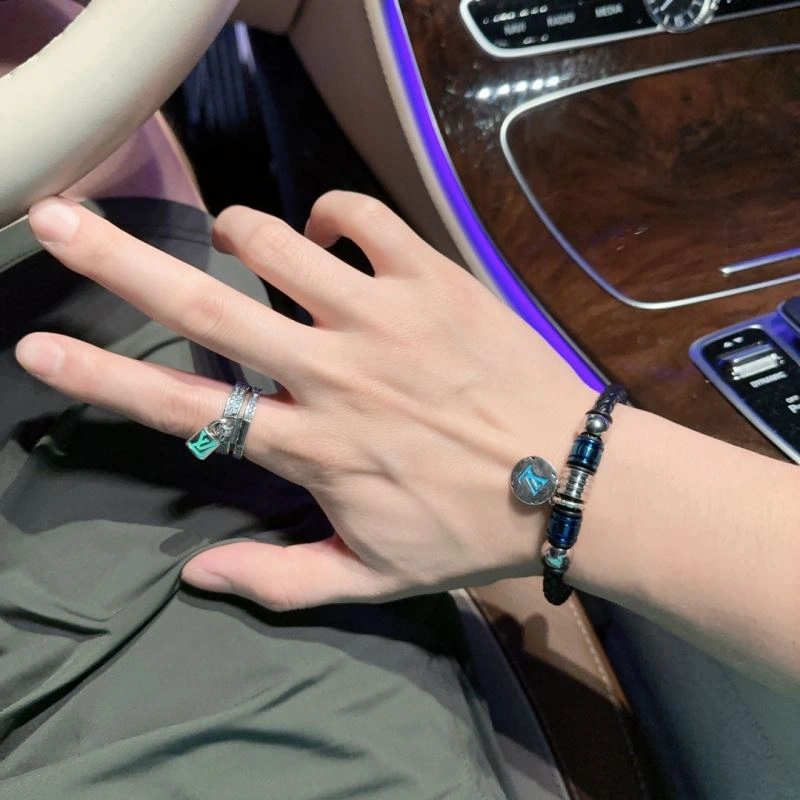 Chic Louis Vuitton Bracelets 251152