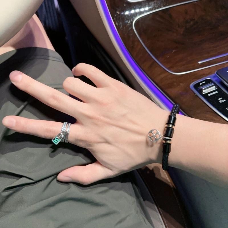 Louis Vuitton Bracelets MoistureWicking 251164