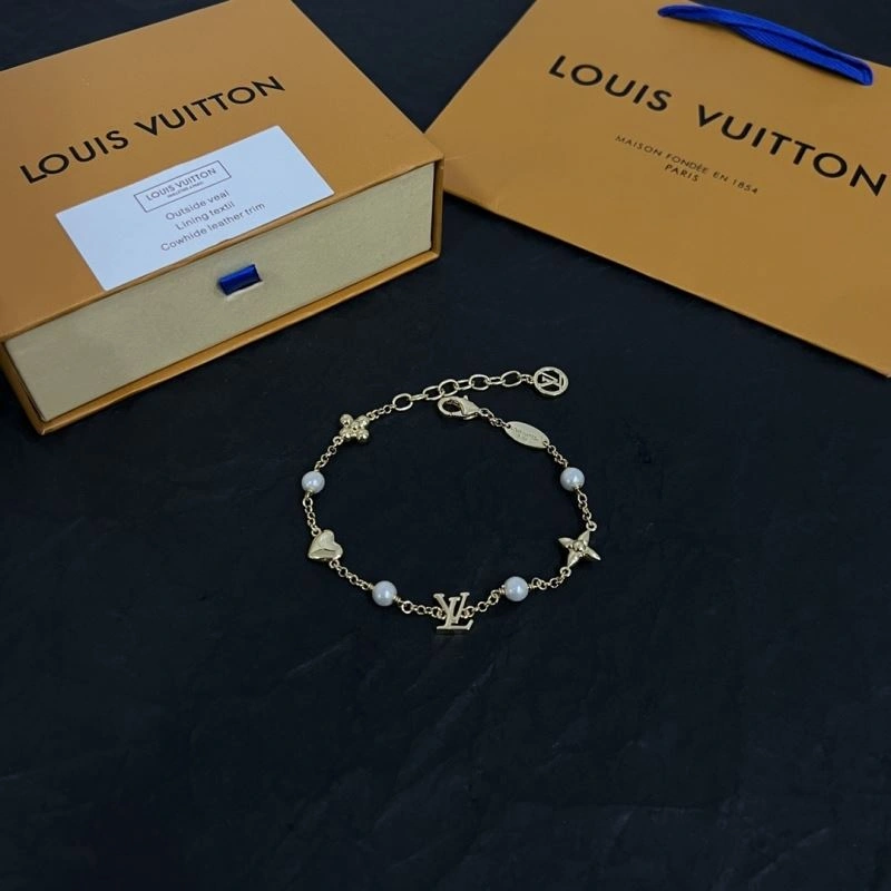 EyeCatching Louis Vuitton Bracelets 251147