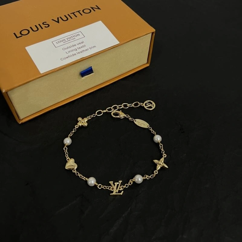 EyeCatching Louis Vuitton Bracelets 251147