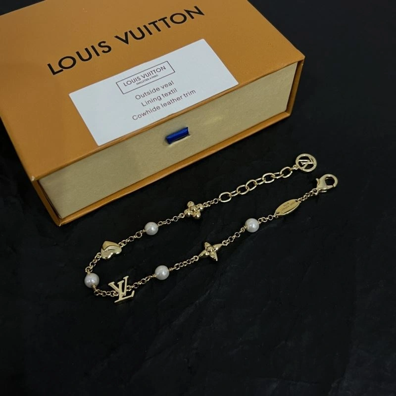 EyeCatching Louis Vuitton Bracelets 251147
