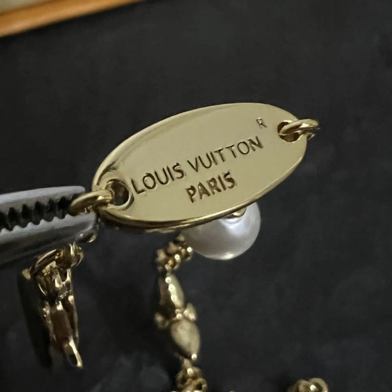 EyeCatching Louis Vuitton Bracelets 251147