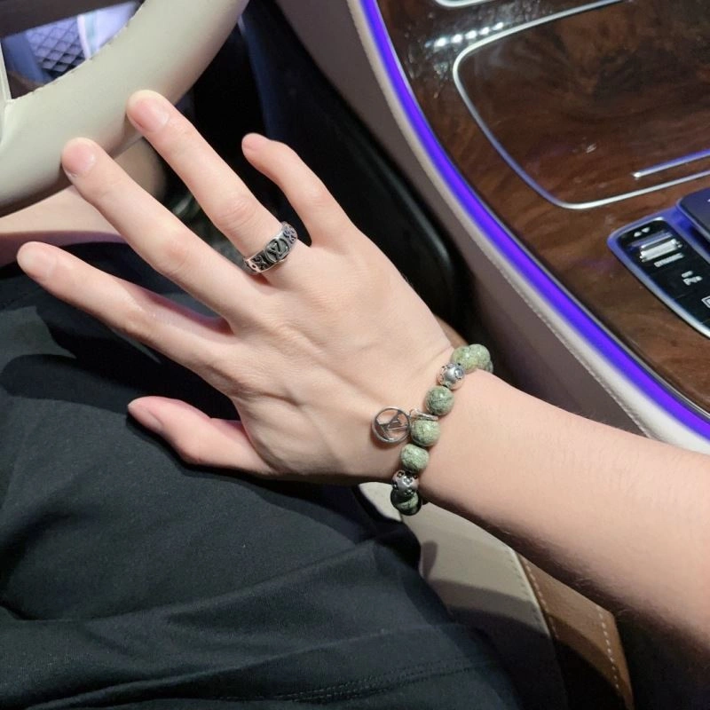Lightweight Louis Vuitton Bracelets 251146