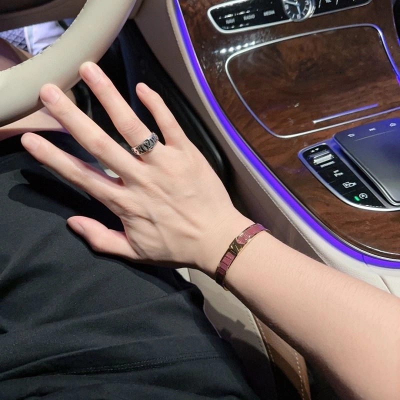 Louis Vuitton Bracelets UrbanChic 251145
