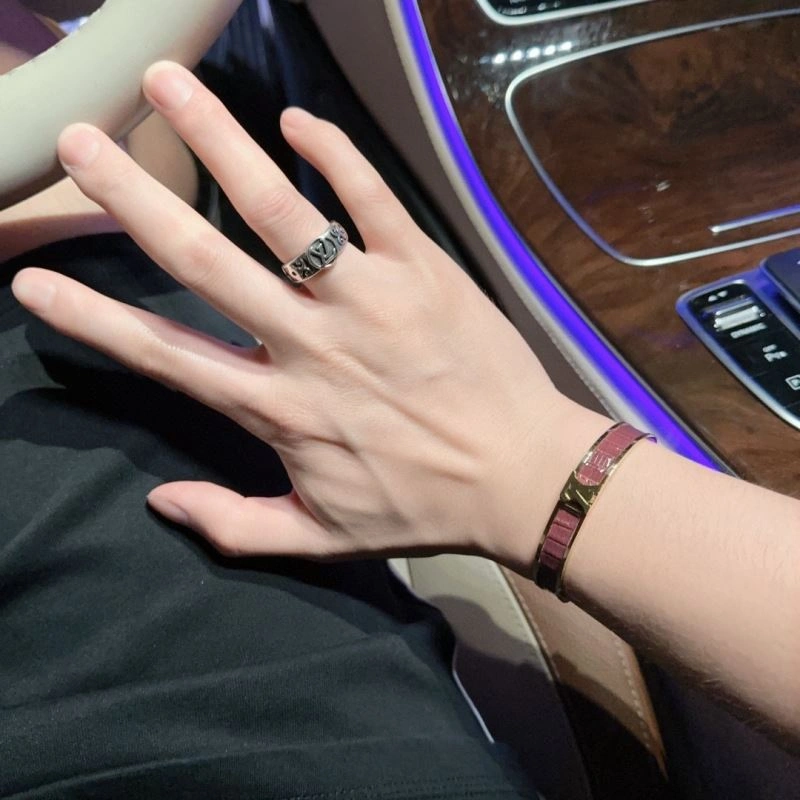 Louis Vuitton Bracelets UrbanChic 251145