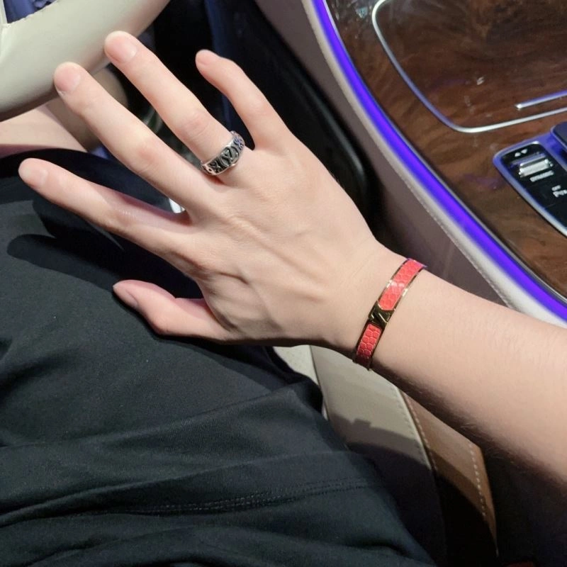 Effortless Louis Vuitton Bracelets 251143