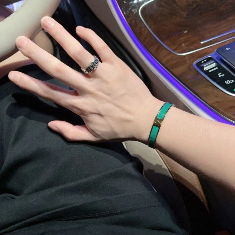 Louis Vuitton Bracelets Upgraded 251144