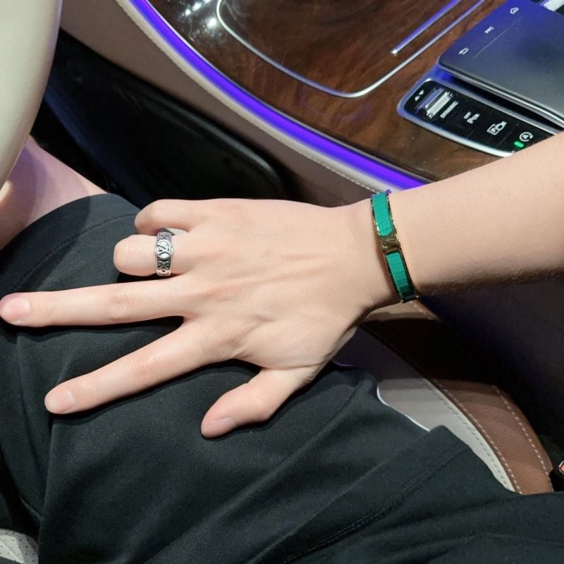Louis Vuitton Bracelets Upgraded 251144