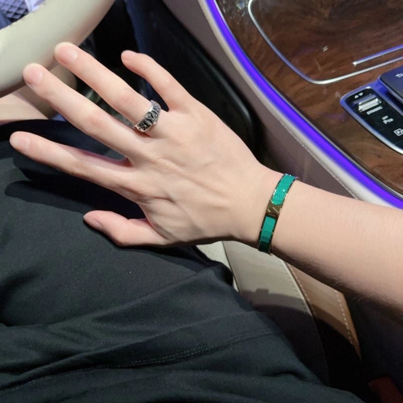 Louis Vuitton Bracelets Upgraded 251144