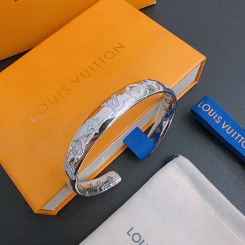 Packable Louis Vuitton Bracelets 251112