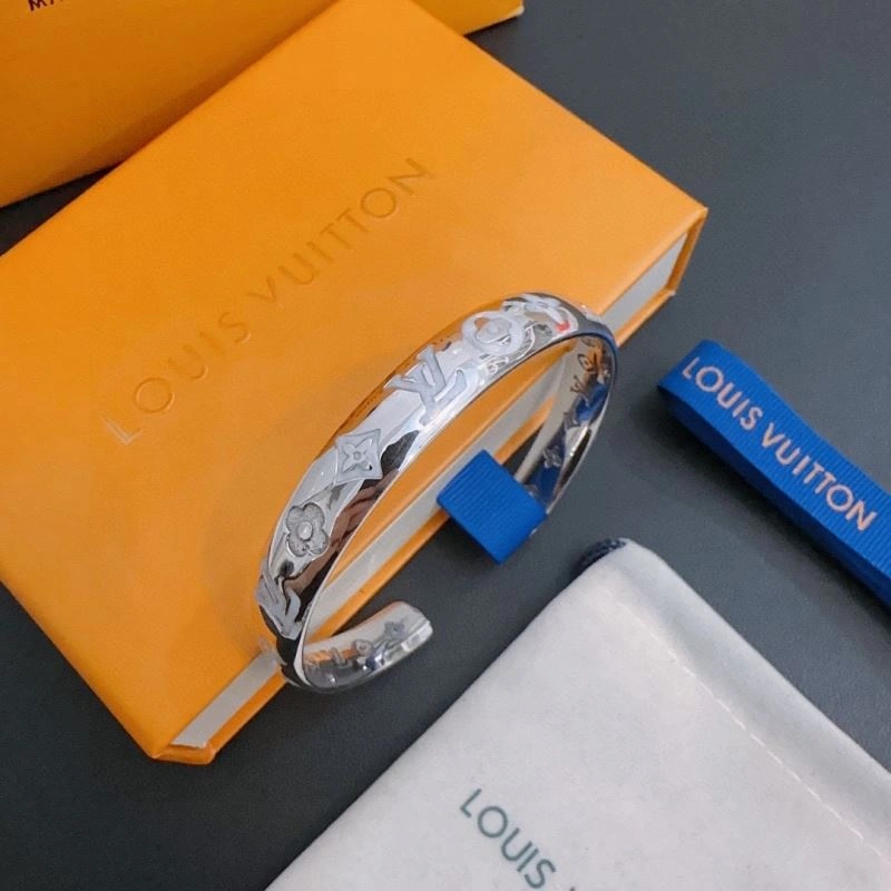 Packable Louis Vuitton Bracelets 251112