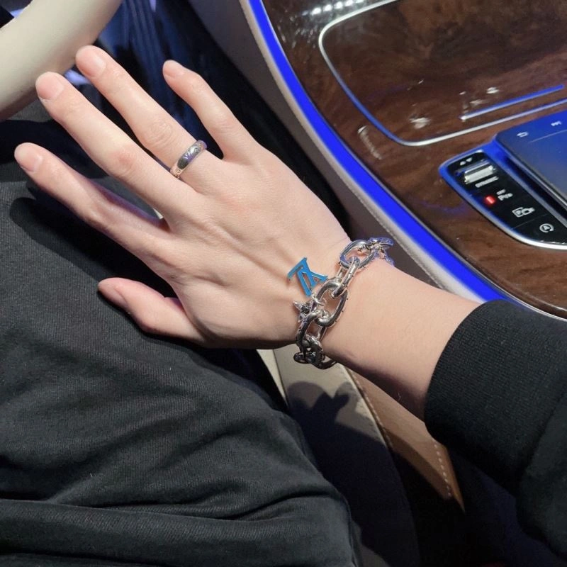 Packable Louis Vuitton Bracelets 251112