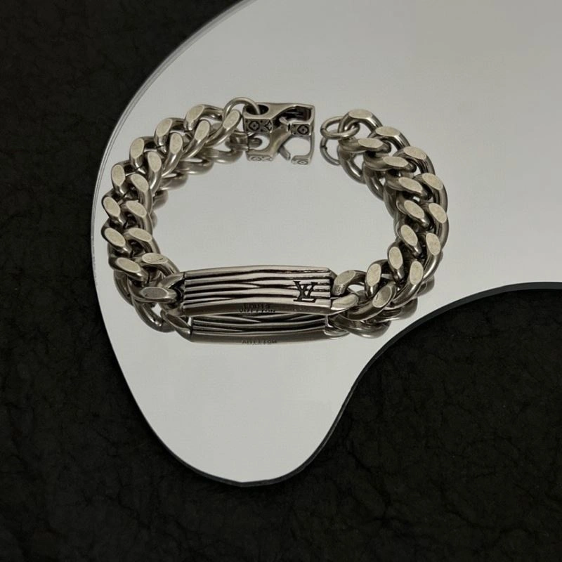 Modern Louis Vuitton Bracelets 251115