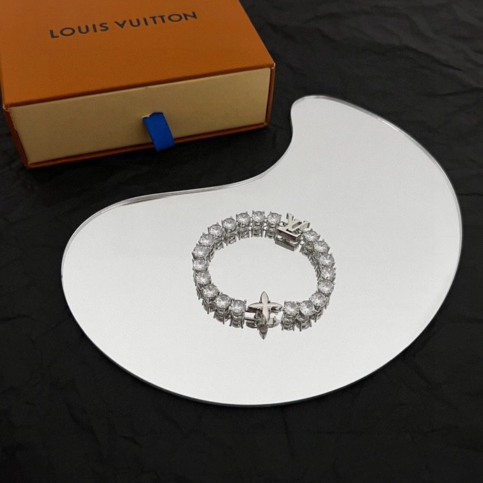 Minimalist Louis Vuitton Bracelets 251141