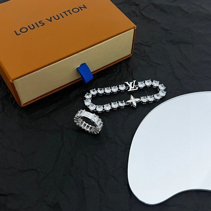 Minimalist Louis Vuitton Bracelets 251141
