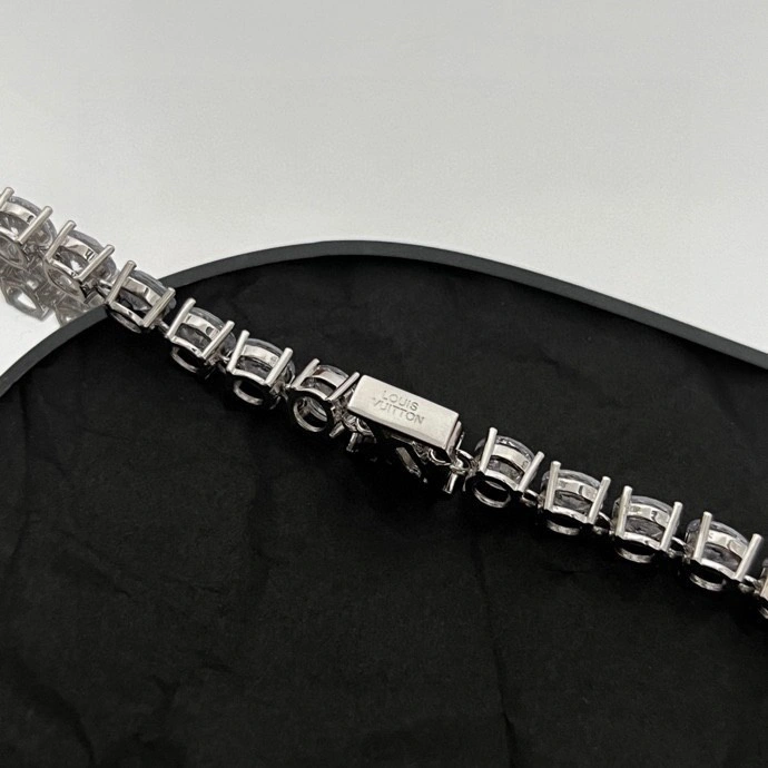 Minimalist Louis Vuitton Bracelets 251141