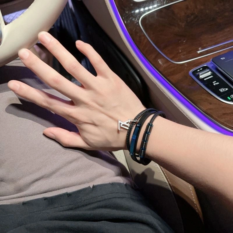 Louis Vuitton Bracelets UrbanChic 251131