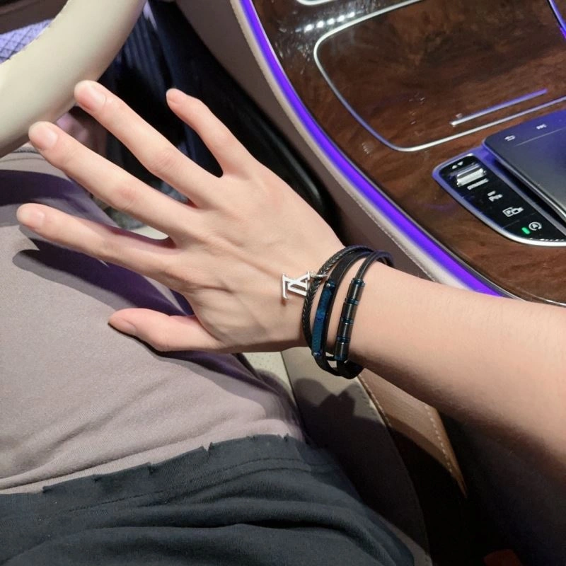 Louis Vuitton Bracelets UrbanChic 251131