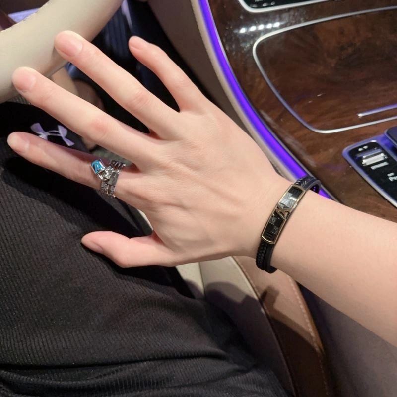 Louis Vuitton Bracelets Packable 251125