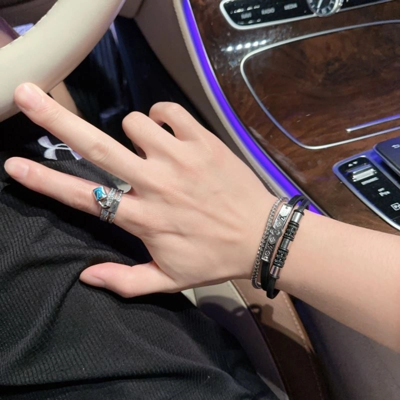 Cozy Louis Vuitton Bracelets 251128