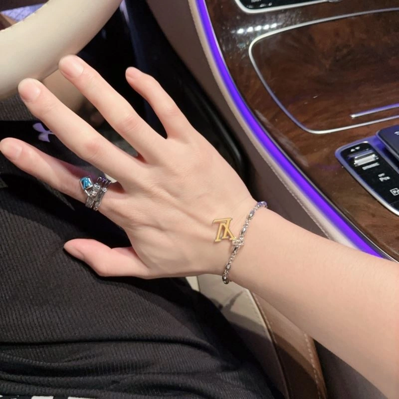 Louis Vuitton Bracelets Tailored 251130