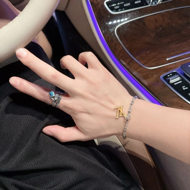 Louis Vuitton Bracelets Tailored 251130