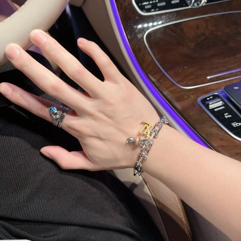 Louis Vuitton Bracelets Efficient 251122
