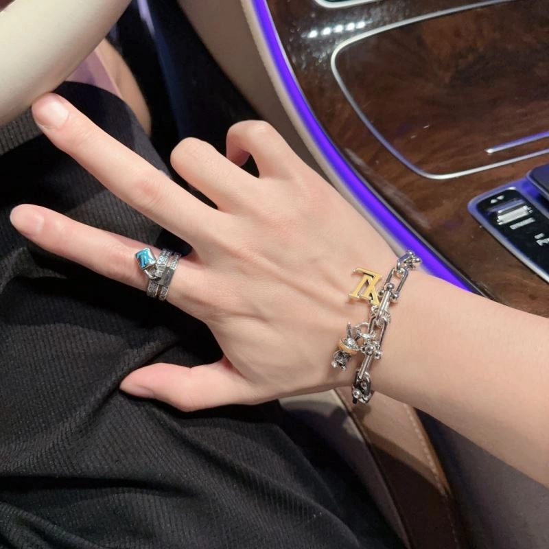 Louis Vuitton Bracelets Efficient 251122