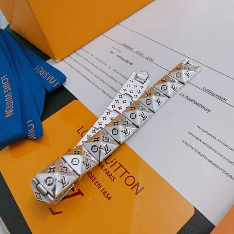 Louis Vuitton Bracelets Minimalist 251136