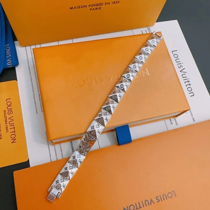 Louis Vuitton Bracelets Minimalist 251136