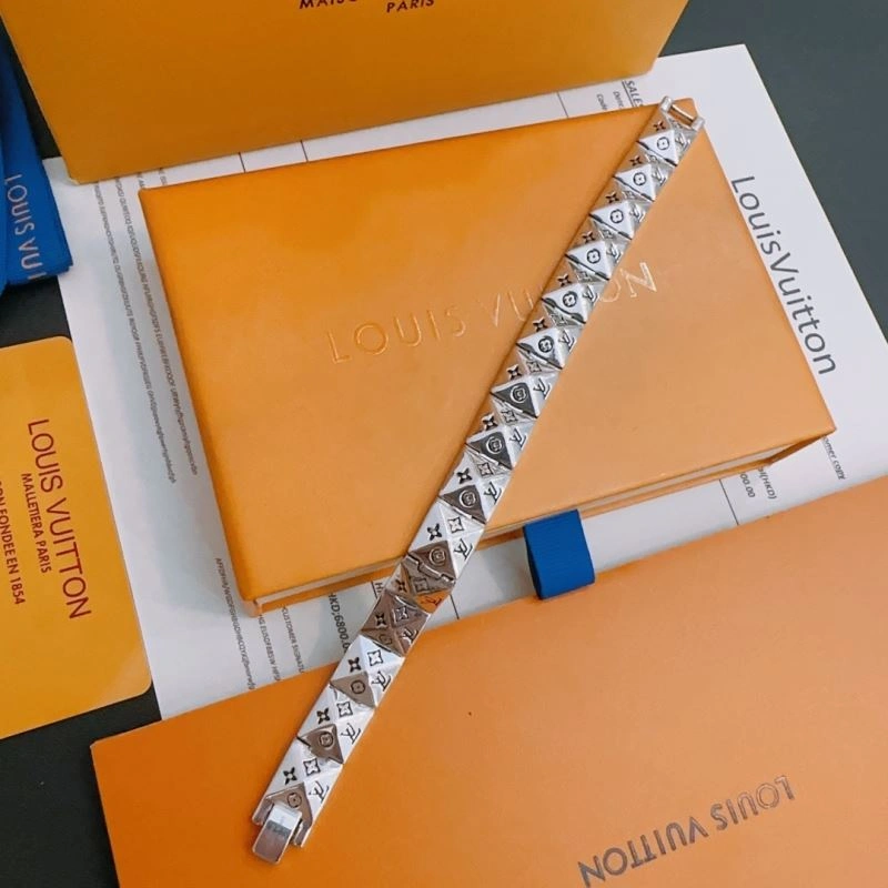 Louis Vuitton Bracelets Minimalist 251136