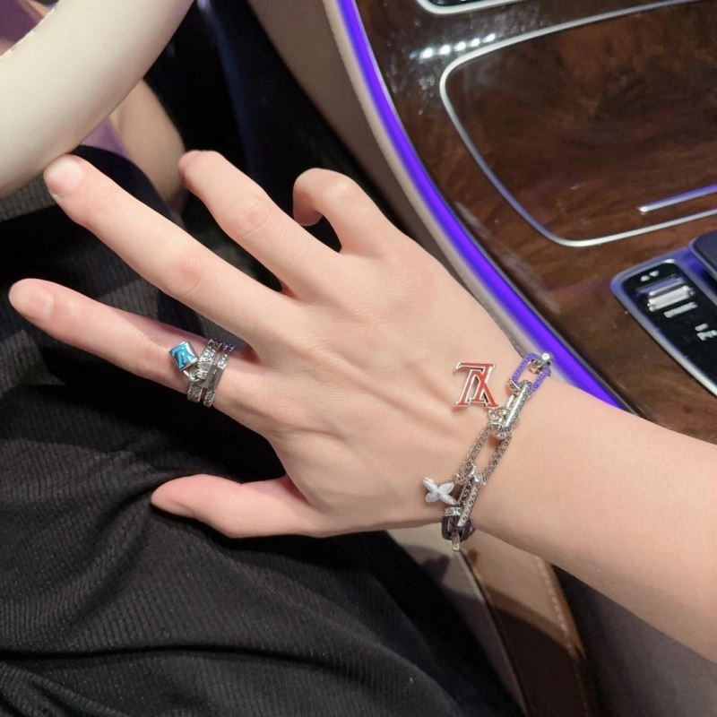 Louis Vuitton Bracelets Breathable 251142