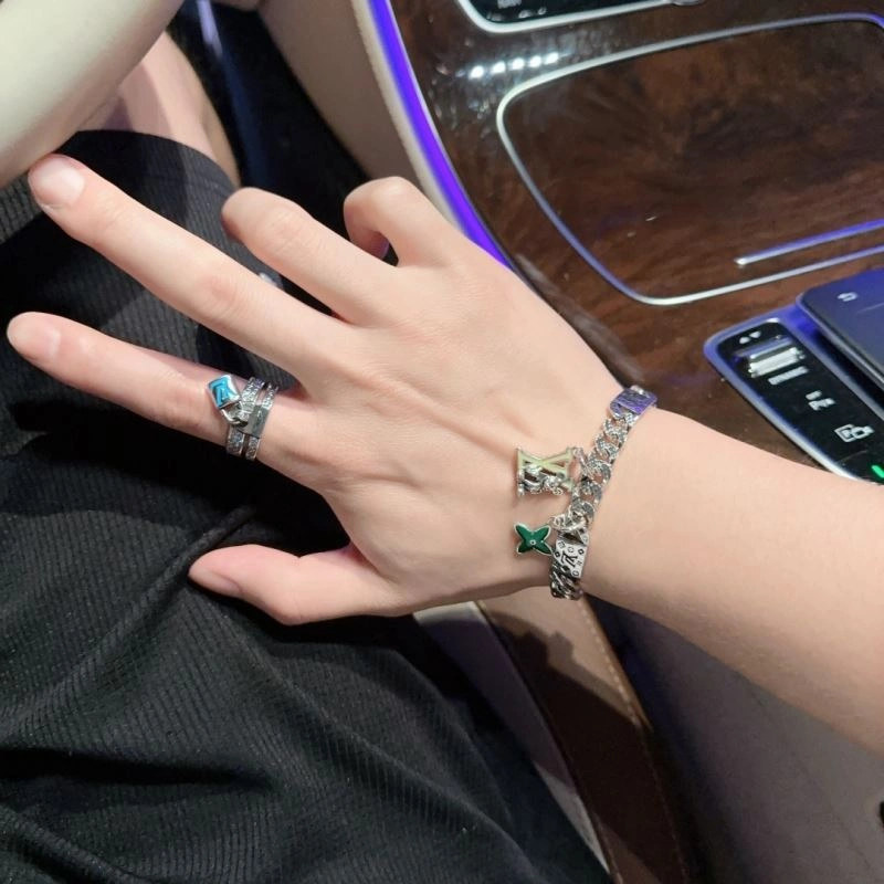 Versatile Louis Vuitton Bracelets 251137